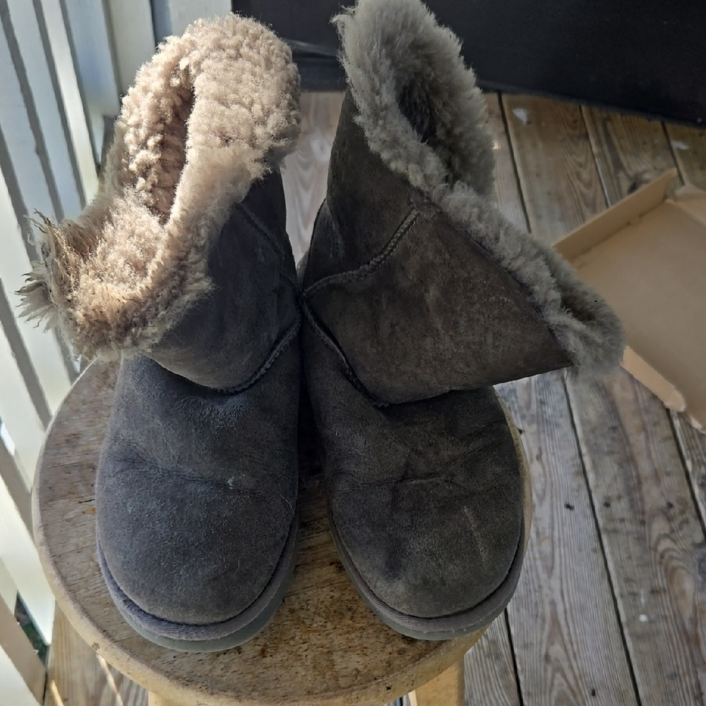 Cozy Shearling-Lined Boots UGG W BAILEY BUTTON II